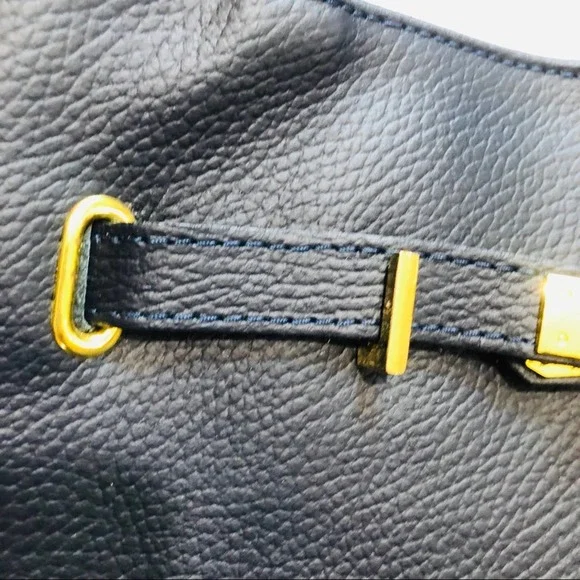 Sophisticated Navy Leather Tote Bag - Picture 4 of 15